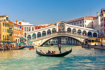 Tuinposter Venetië Rialtobrug in Venetië