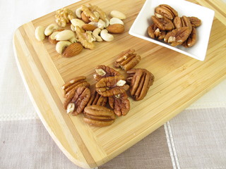 Pekannüsse und andere Nüsse und Kerne