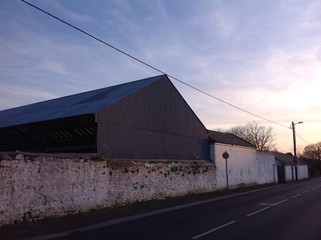 Obraz premium rural farm at sunset
