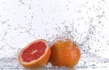 Fototapeta na wymiar Grapefruit with water splash