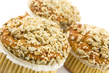 Spelt muffins with sesame and grains