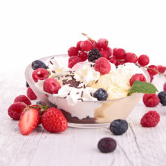 ice cream and berry