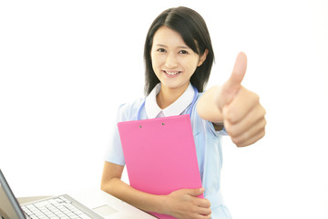 ガッツポーズの看護士