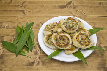 Blätterteigschnecken mit Bärlauch