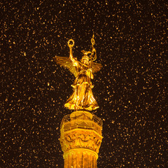 Fototapeta premium siegessäule im schnee
