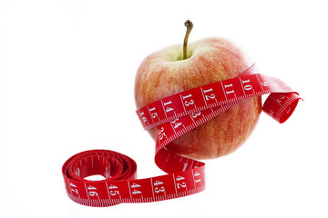 Roter Apfel mit Massband