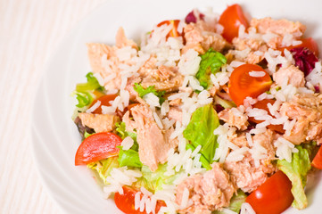 Tuna salad with rice and vegetables