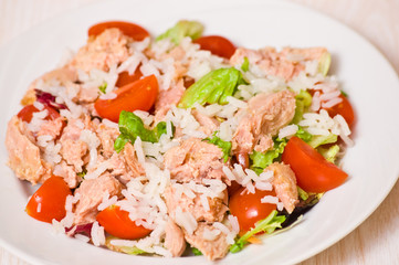 Tuna salad with rice and vegetables