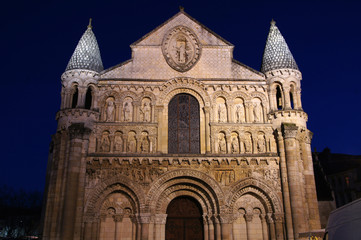 Fototapeta na wymiar Fasada katedry Notre-Dame la Grande w Poitiers