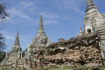 Fototapeta premium Ancient pagoda at Wat Phra Si Sanphet in Ayutthaya, Thailand