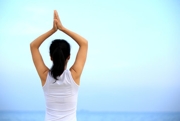 Fototapeta na wymiar fitness yoga woman seaside 