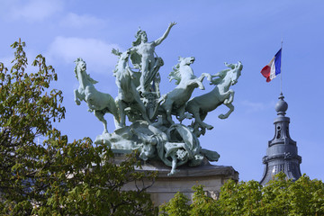 Paris grand palais statue chevaux Paris France