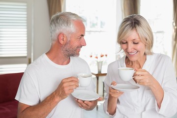 Obraz na płótnie Canvas Smiling mature couple with coffee cups