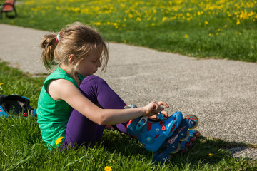 	girl on inline skates learns to ride 