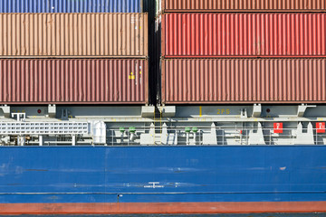 Containerschiff auf dem Nord-Ostsee-Kanal