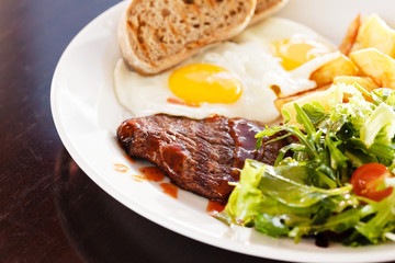 steak with eggs and vegetables