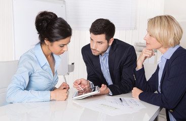 Business Meeting: Geschäftsleute in einer Besprechung
