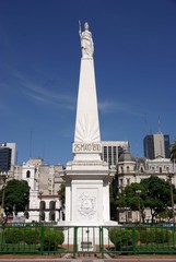 Fototapeta na wymiar Pomnik w Buenos Aires, Argentyna