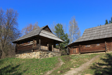 Fototapeta na wymiar Tradycyjny drewniany dom Karpacki