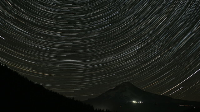 Long Star Trails from Perseid Comets in Trillium Lake Time Lapse
