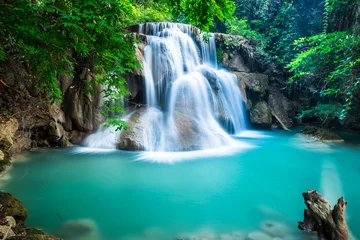  Huay Mae Kamin-waterval in de provincie Kanchanaburi, Thailand © calcassa