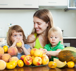 Fototapeta premium Smiling family together with melon