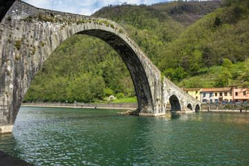 Fototapeta na wymiar Toskania, Magdalen Bridge, znany również jako diabeł