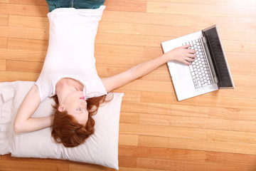 Mit dem Laptop