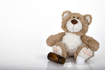 Teddy mit Tabletten