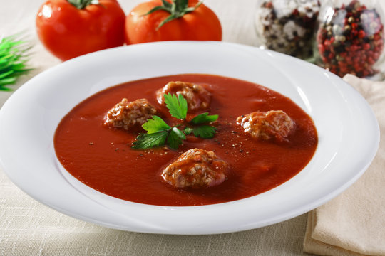 tomato soup with meatballs