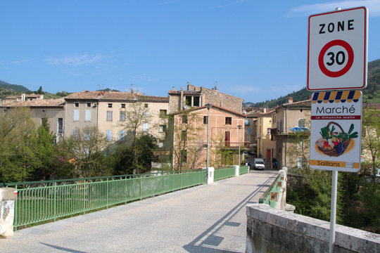 Le village de Saillans, Drome
