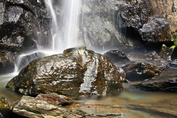 Cascada en arroyo de la Miacera, El Gasco, Hurdes, España