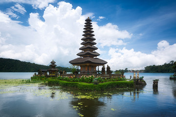 Temple Pura Ulun Danu, Bali, Indonésie © Beboy