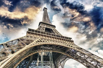 Foto auf Glas Der Eiffelturm von unten © dade72