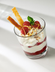 Joghurt mit Himbeeren