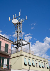 Broadcasting radio mast in residential town centre area - Sarzan