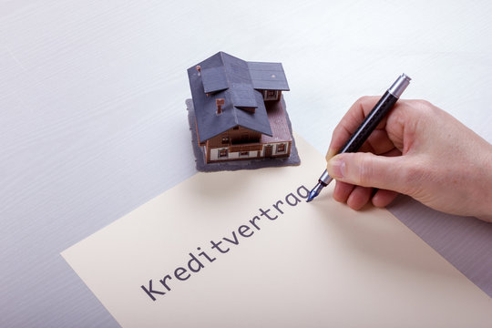 Kreditvertrag f&uuml;r ein Haus abschlie&szlig;en