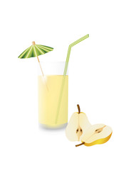 Glas mit Birnensaft und Cocktailschirmchen