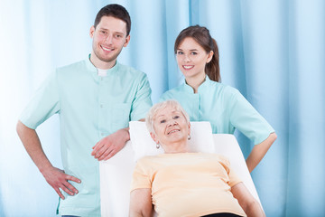 Obraz na płótnie Canvas Elderly woman at physiotherapy office