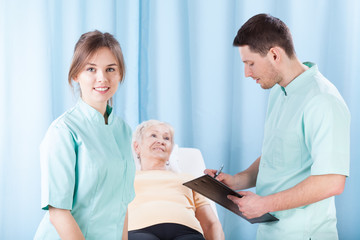 Obraz premium Therapists doing medical examination