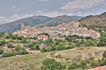 Fototapeta na wymiar Village de Mosset,Pyrénées orientales