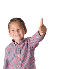 Glücklicher Bub Daumen hoch, freigestellt