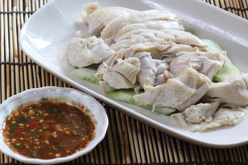Slide steamed chicken on the plate