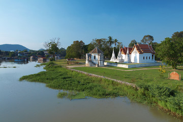 Fototapeta na wymiar white temple and river in thailand