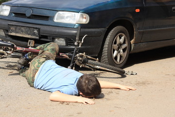 Accident little boy on the bike with a passenger car.