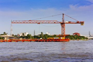 Fototapeta na wymiar Plac budowy w pobliżu rzeki Chao Phraya