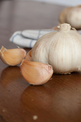Organic garlic whole and cloves