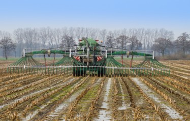 Gülleausbringung mit Schleppschläuchen © Countrypixel