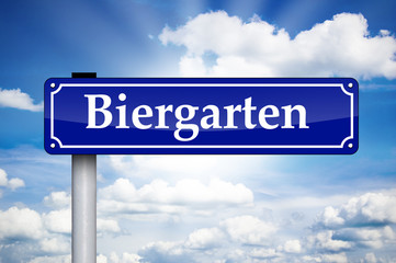 Schild in Antik mit Biergarten