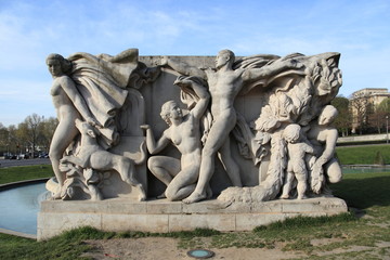 Parigi - Scultura nel giardino del Trocadero